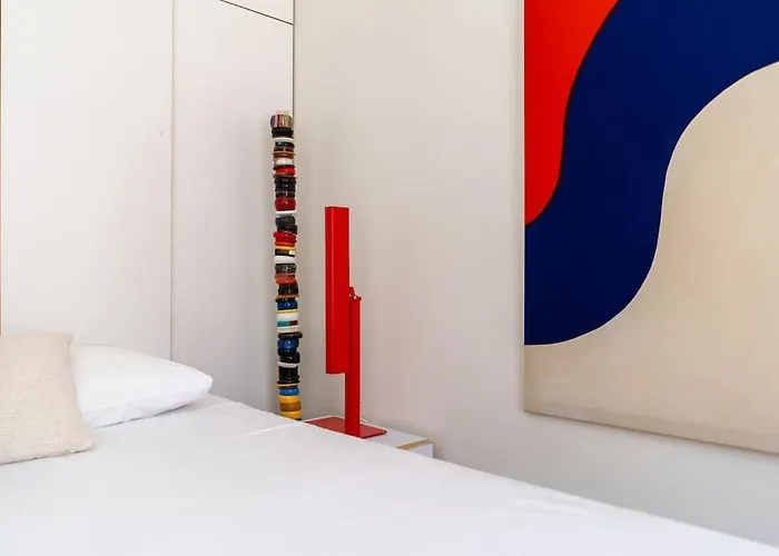 Stunning Downtown Retreat 아파트