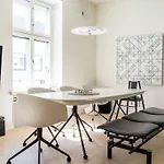 דירה Stunning Downtown Retreat